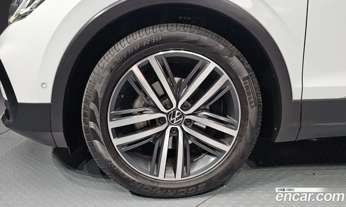 Volkswagen Tiguan 2022 2.0 автомат (гидро), фото 5