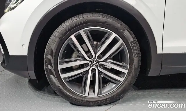 Volkswagen Tiguan 2022 2.0 автомат (гидро), миниатюра 5
