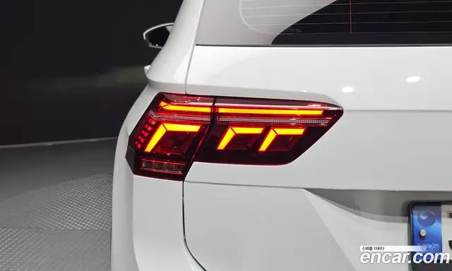 Volkswagen Tiguan 2022 2.0 автомат (гидро), миниатюра 9