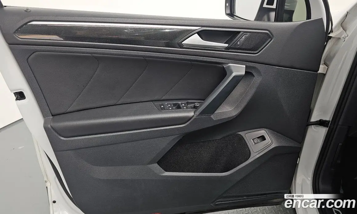 Volkswagen Tiguan 2022 2.0 автомат (гидро), фото 13