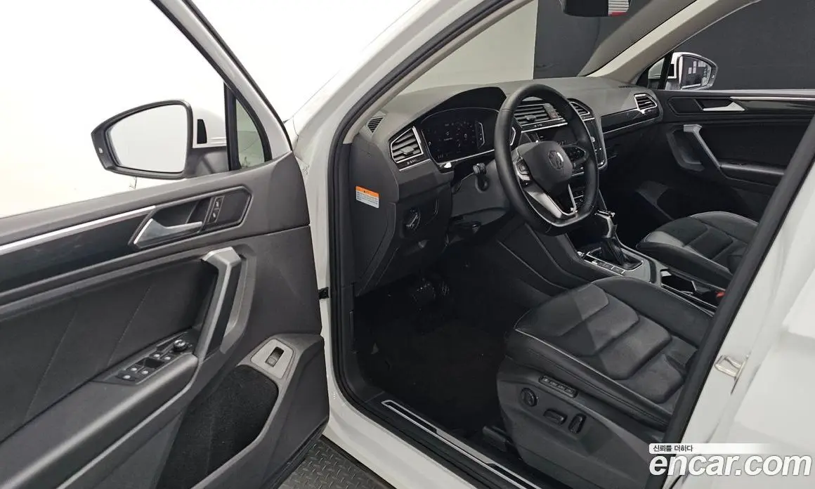 Volkswagen Tiguan 2022 2.0 автомат (гидро), фото 16