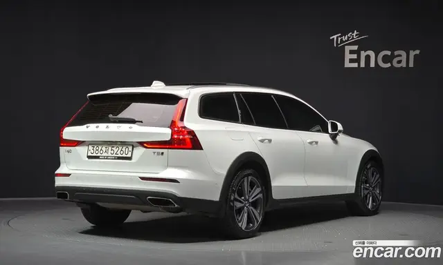 Volvo V60 2019 2.0 автомат (гидро), миниатюра 2