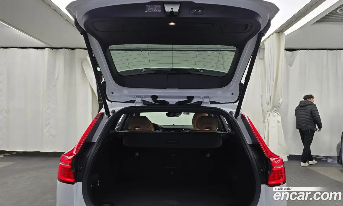 Volvo V60 2019 2.0 автомат (гидро), фото 20