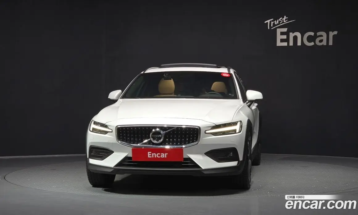 Volvo V60 2019 2.0 автомат (гидро), фото 3