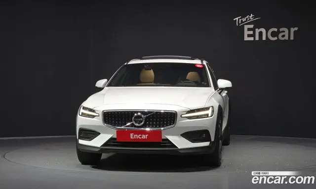 Volvo V60 2019 2.0 автомат (гидро), миниатюра 3