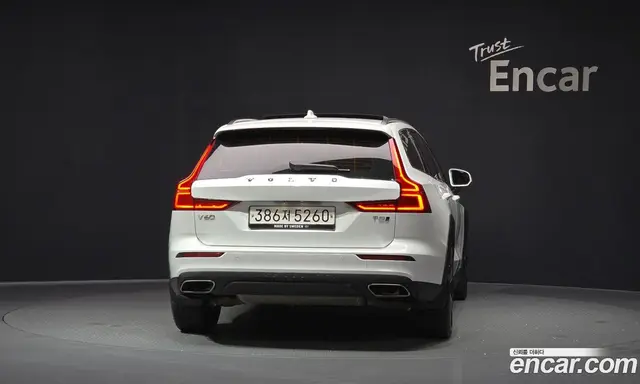 Volvo V60 2019 2.0 автомат (гидро), миниатюра 4