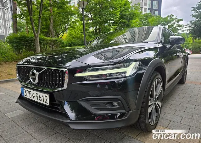 Volvo V60 2021 2.0 автомат (гидро), миниатюра 2