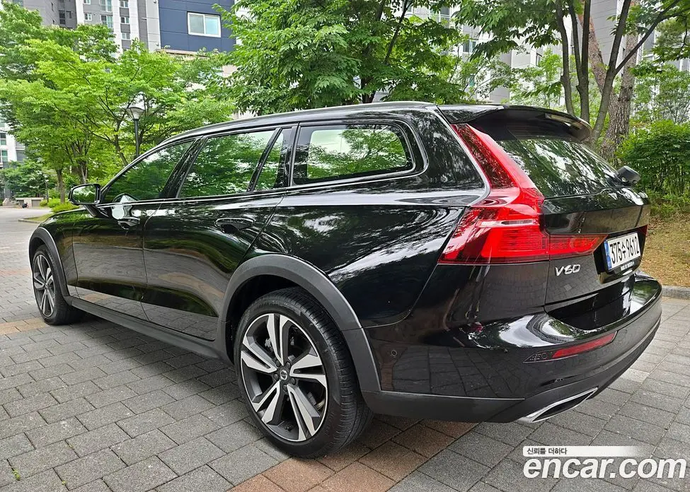 Volvo V60 2021 2.0 автомат (гидро), фото 4