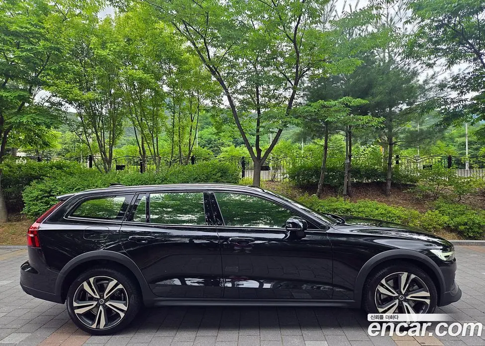 Volvo V60 2021 2.0 автомат (гидро), фото 7