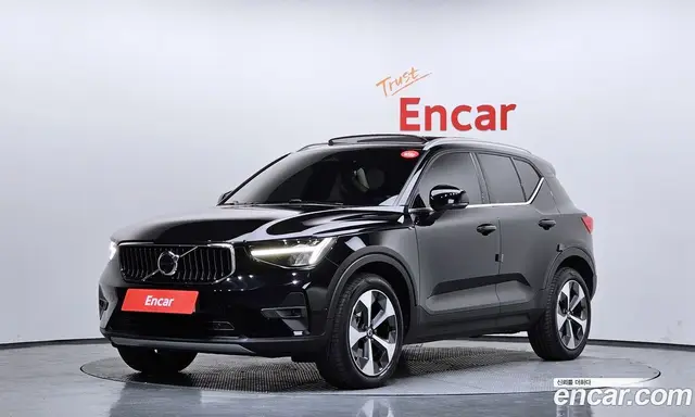 Volvo XC40 2023 2.0 автомат (гидро), миниатюра 1