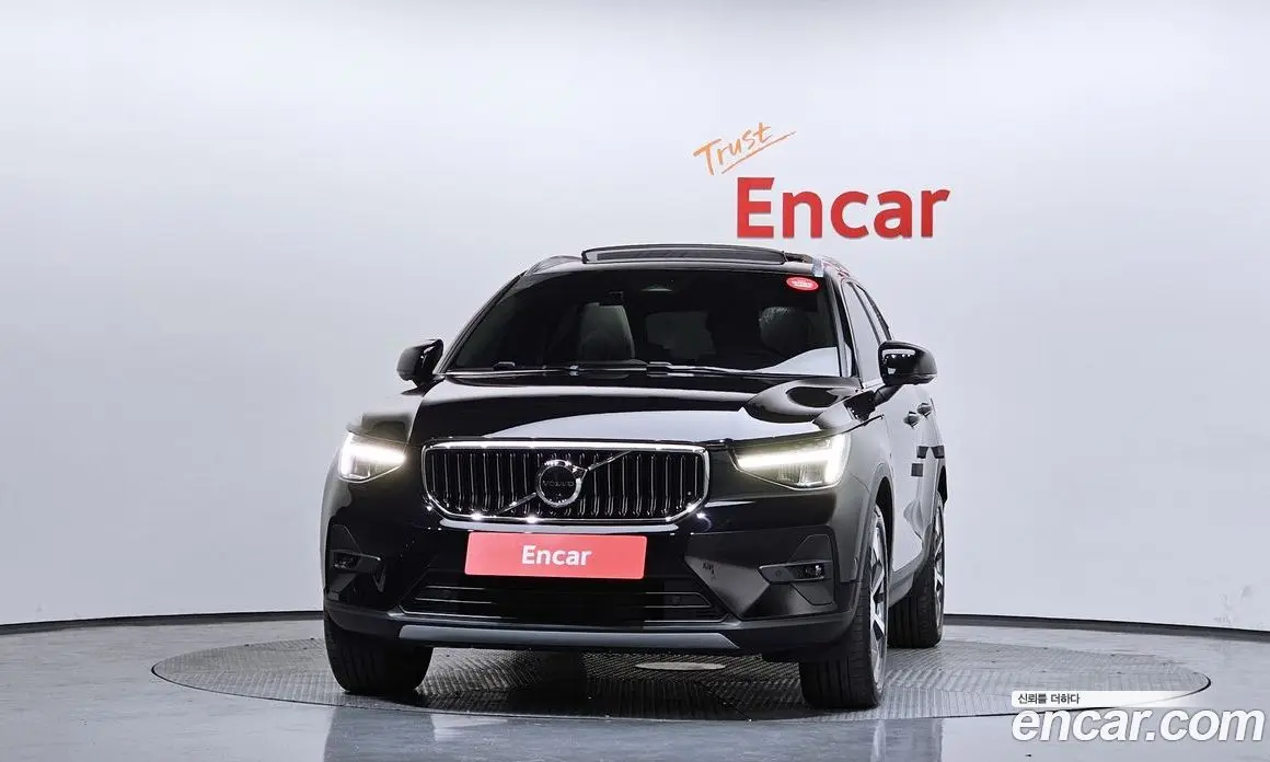 Volvo XC40 2023 2.0 автомат (гидро), фото 3