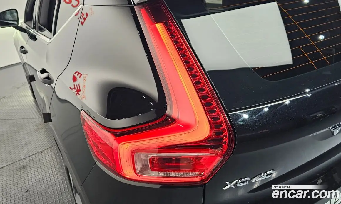 Volvo XC40 2023 2.0 автомат (гидро), фото 9
