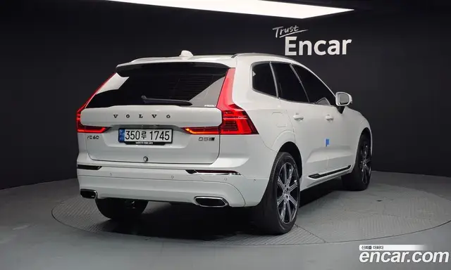 Volvo XC60 2019 2.0 автомат (гидро), миниатюра 2