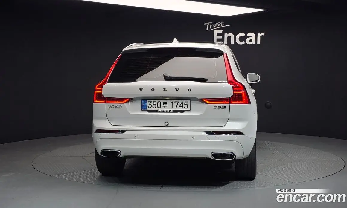 Volvo XC60 2019 2.0 автомат (гидро), фото 4