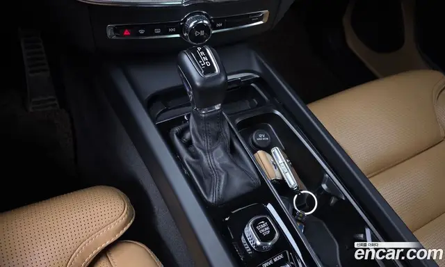 Volvo XC60 2019 2.0 автомат (гидро), миниатюра 9