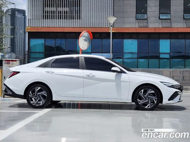 Hyundai Avante 2023 1.6 автомат (гидро), миниатюра 3