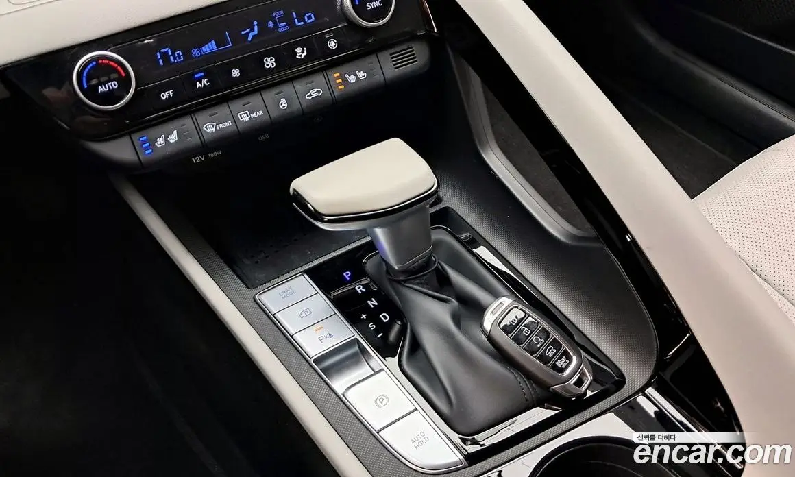 Hyundai Avante 2023 1.6 автомат (гидро), фото 12