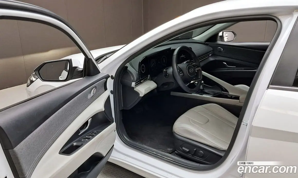 Hyundai Avante 2023 1.6 автомат (гидро), фото 13