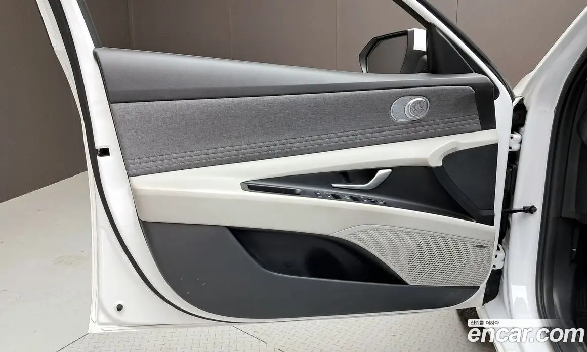 Hyundai Avante 2023 1.6 автомат (гидро), фото 14