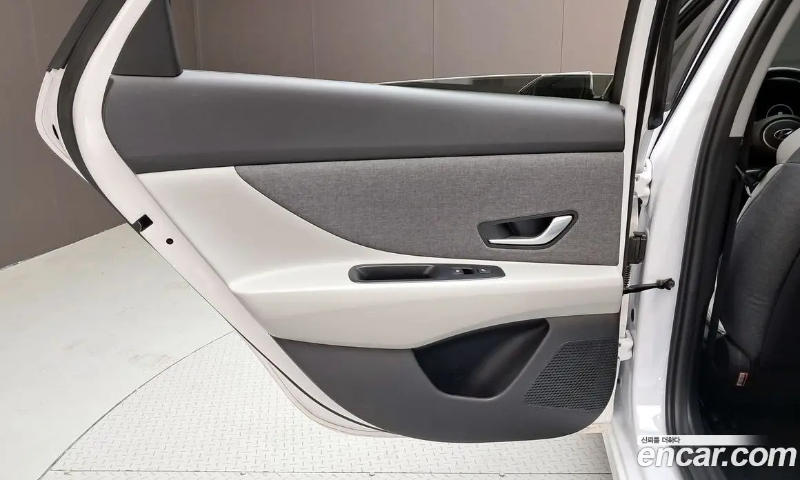 Hyundai Avante 2023 1.6 автомат (гидро), фото 15
