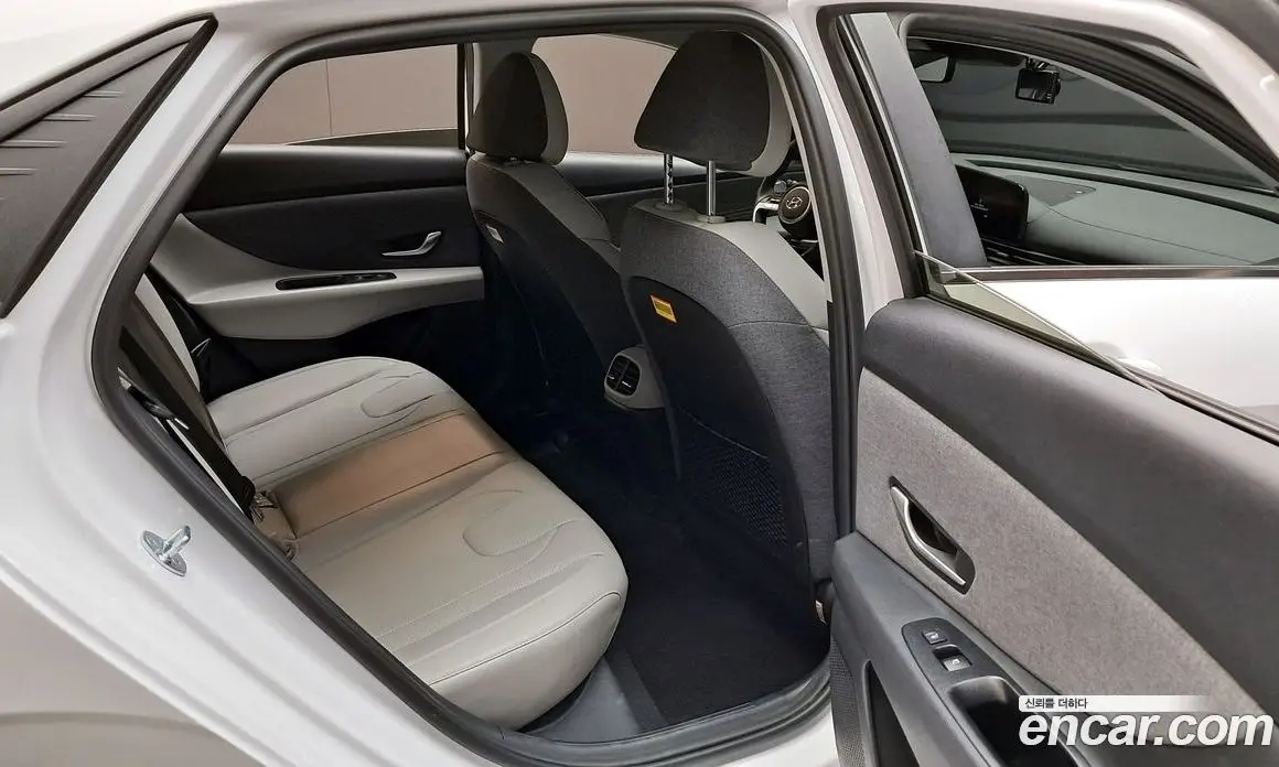 Hyundai Avante 2023 1.6 автомат (гидро), фото 17