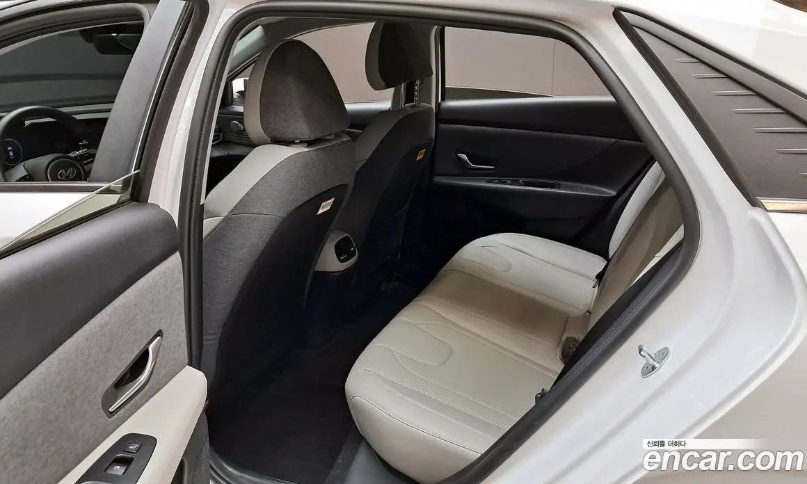 Hyundai Avante 2023 1.6 автомат (гидро), фото 32