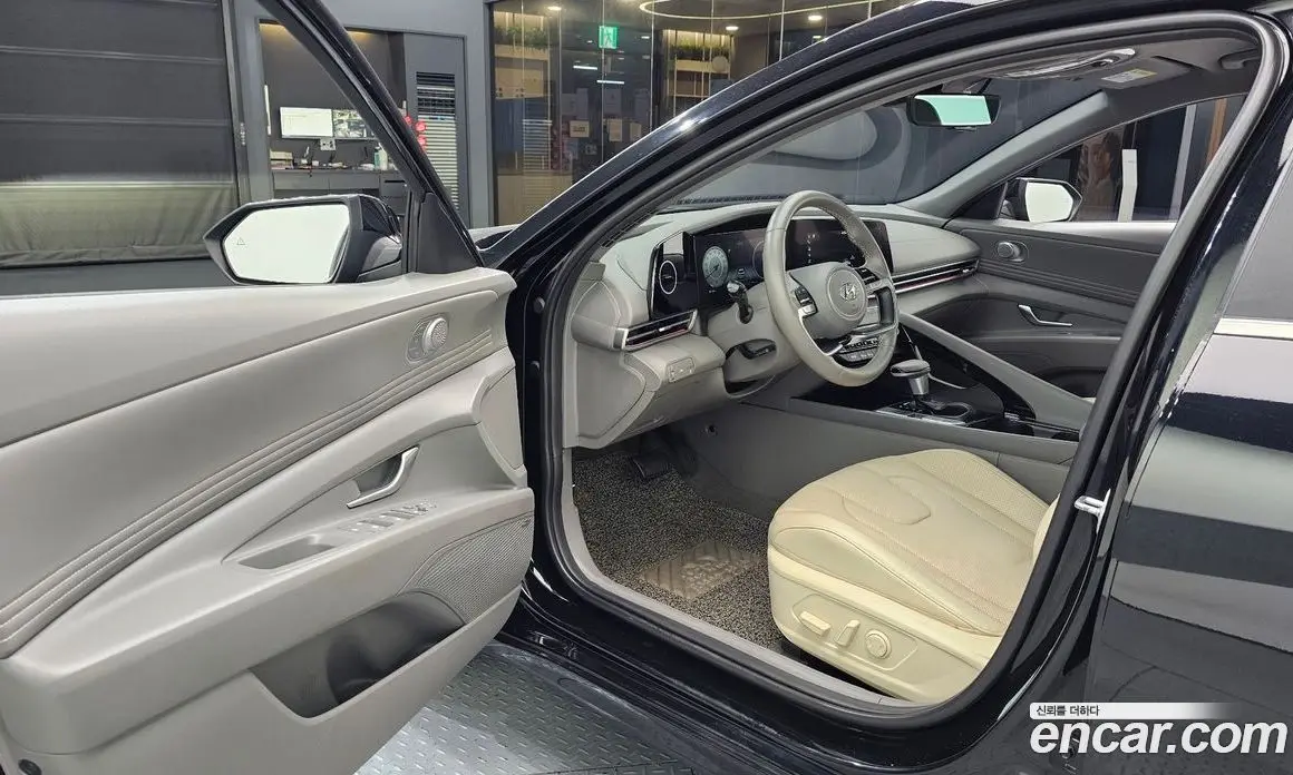 Hyundai Avante 2023 1.6 автомат (гидро), фото 13