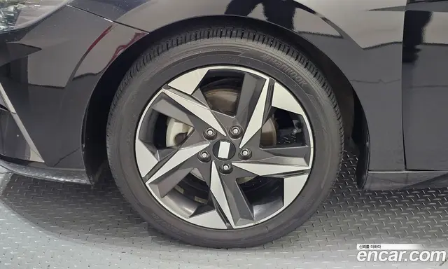 Hyundai Avante 2023 1.6 автомат (гидро), миниатюра 5