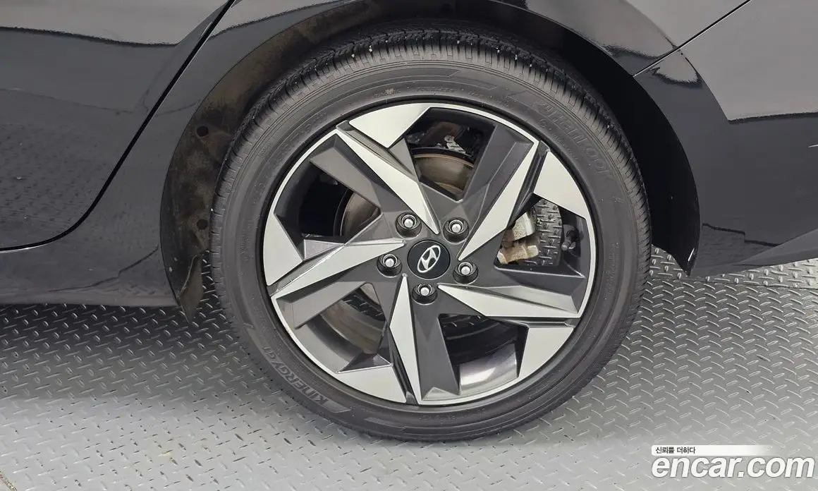 Hyundai Avante 2023 1.6 автомат (гидро), фото 7