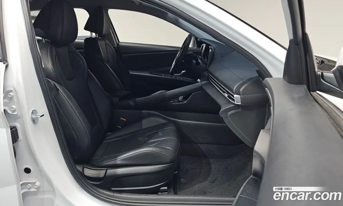 Hyundai Avante 2023 1.6 автомат (гидро), фото 12