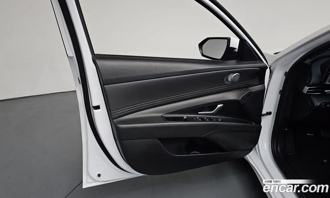 Hyundai Avante 2023 1.6 автомат (гидро), фото 13