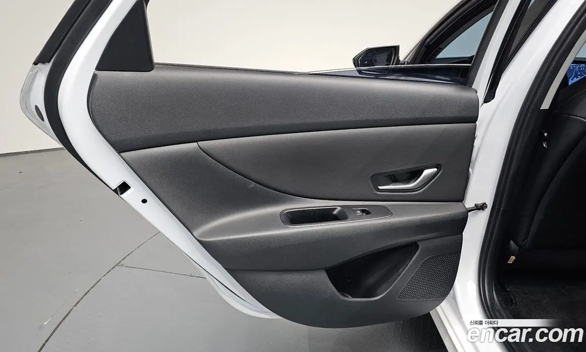 Hyundai Avante 2023 1.6 автомат (гидро), фото 14