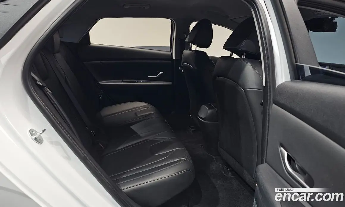 Hyundai Avante 2023 1.6 автомат (гидро), фото 15
