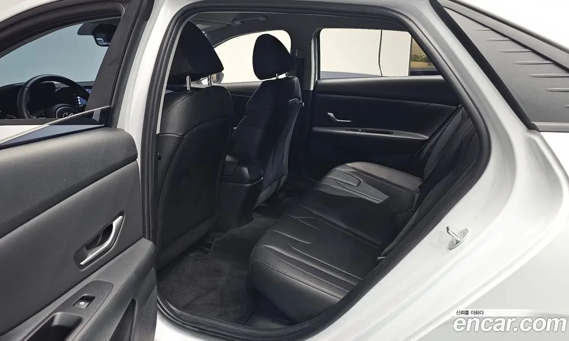Hyundai Avante 2023 1.6 автомат (гидро), фото 17