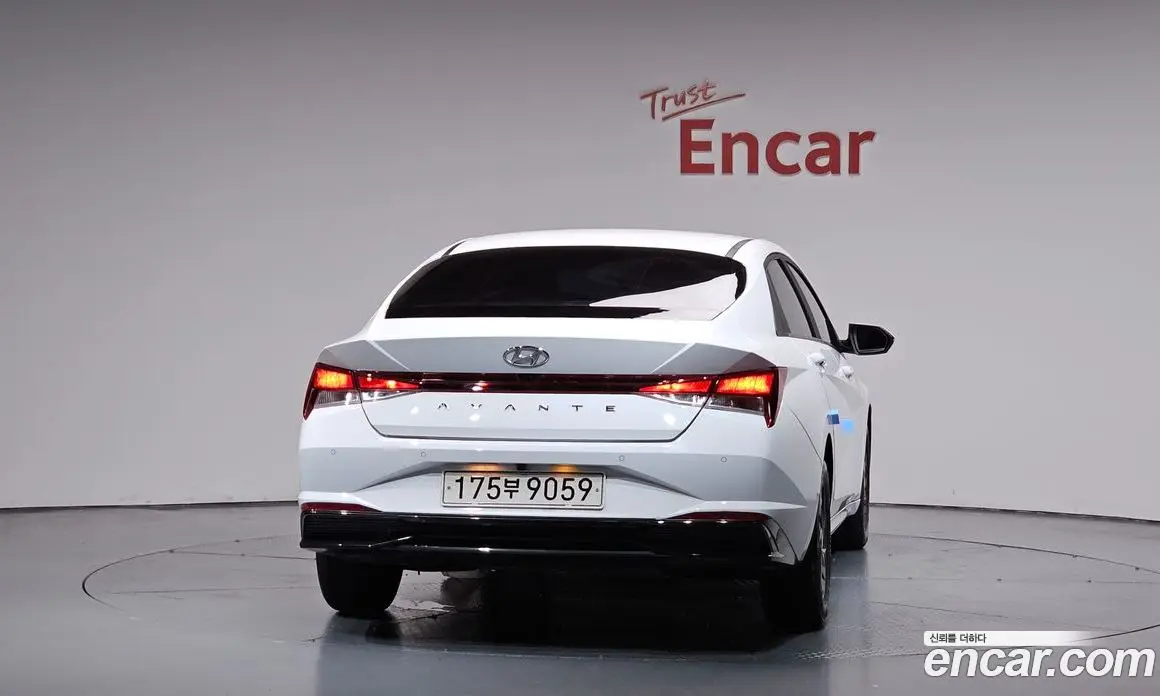 Hyundai Avante 2023 1.6 автомат (гидро), фото 3
