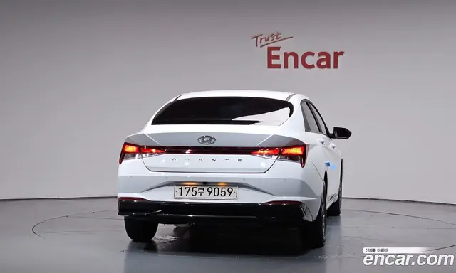 Hyundai Avante 2023 1.6 автомат (гидро), миниатюра 3
