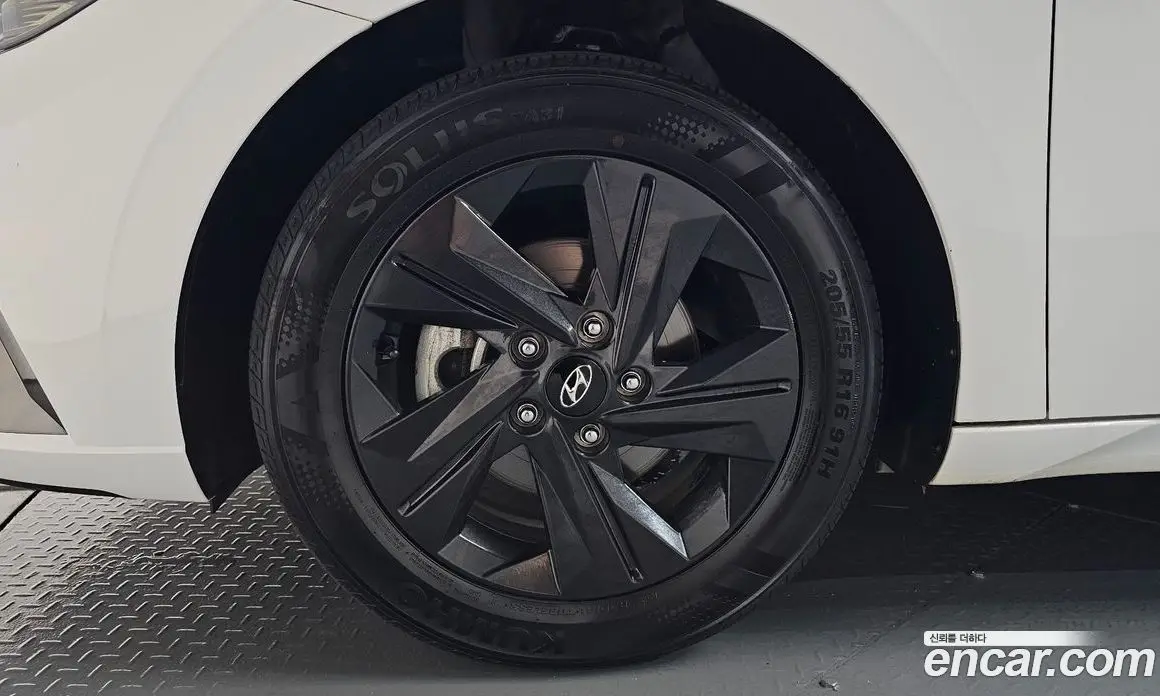 Hyundai Avante 2023 1.6 автомат (гидро), фото 4
