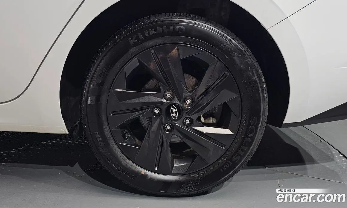 Hyundai Avante 2023 1.6 автомат (гидро), фото 6