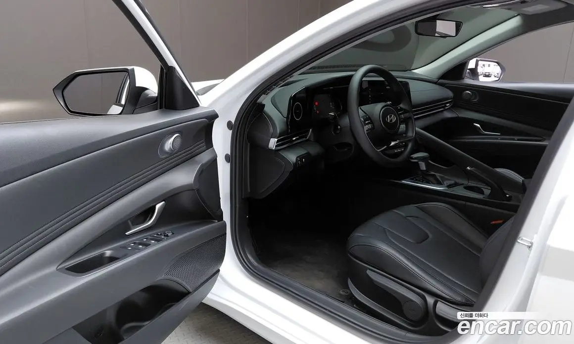 Hyundai Avante 2024 1.6 автомат (гидро), фото 13