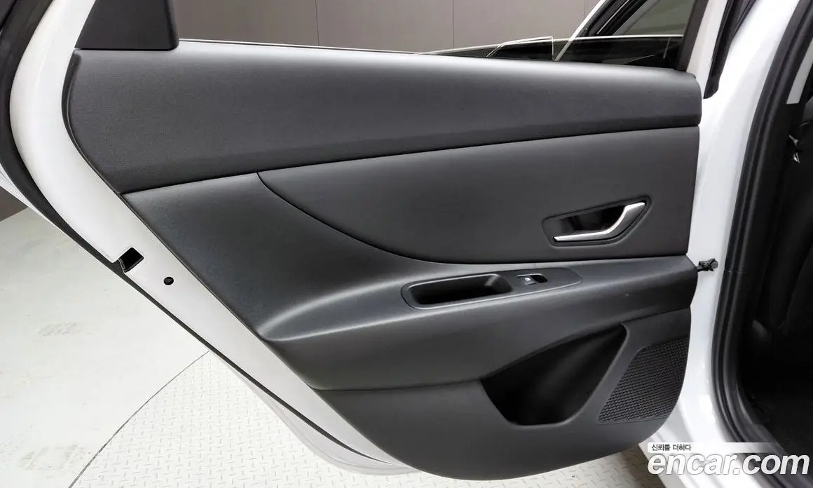 Hyundai Avante 2024 1.6 автомат (гидро), фото 15