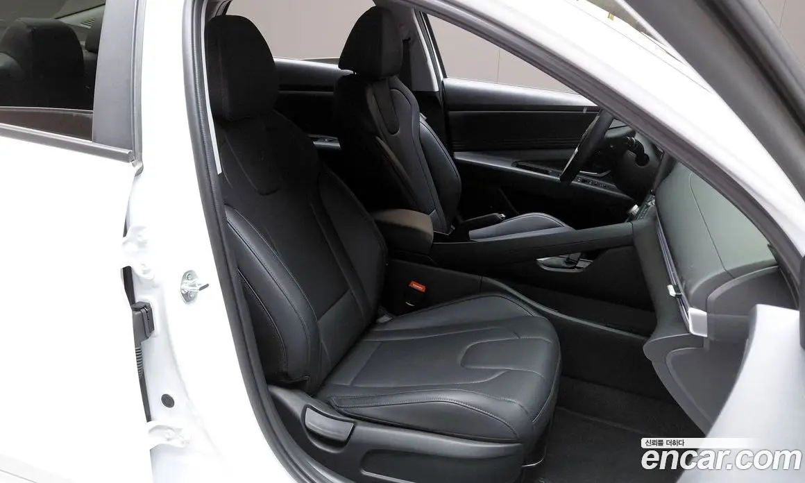 Hyundai Avante 2024 1.6 автомат (гидро), фото 16