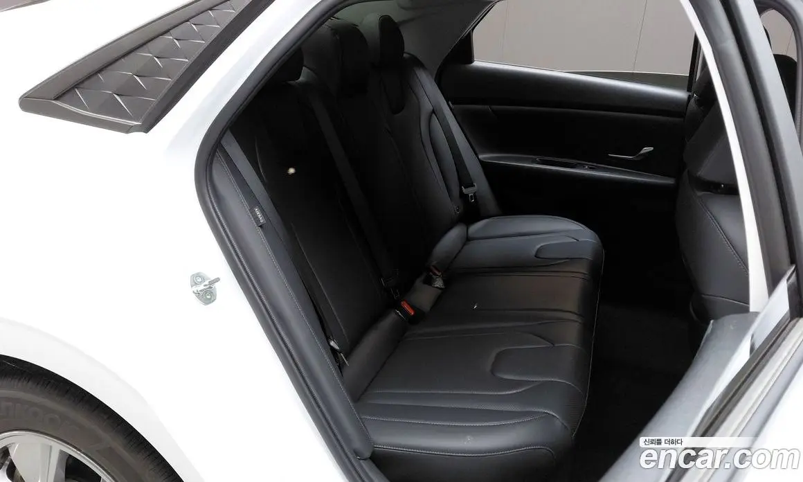 Hyundai Avante 2024 1.6 автомат (гидро), фото 17