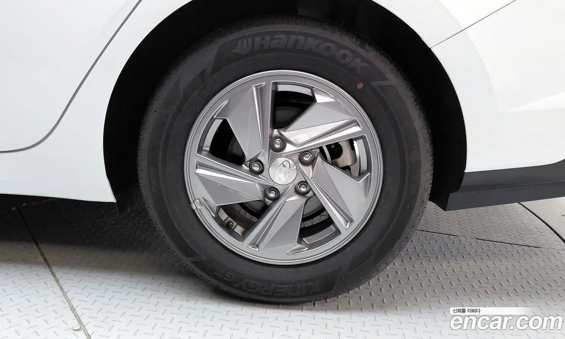 Hyundai Avante 2024 1.6 автомат (гидро), фото 7