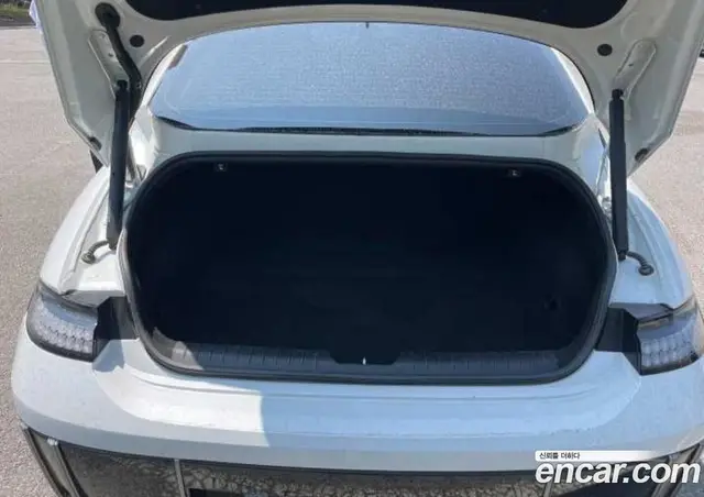 Hyundai Ioniq 6 2024 0.1 автомат (гидро), миниатюра 9