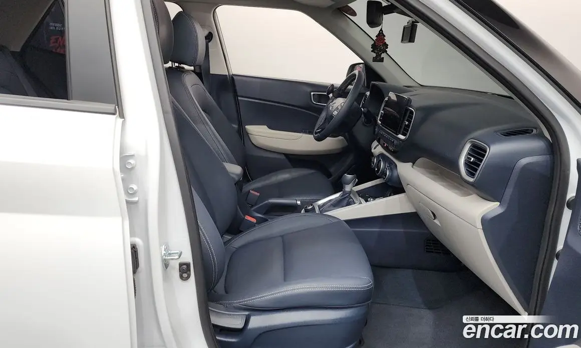 Hyundai Venue 2025 1.6 автомат (гидро), фото 16