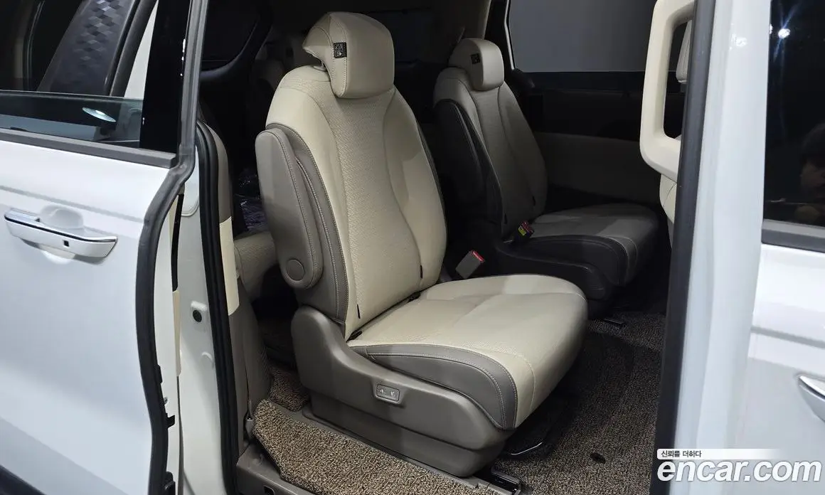 Kia Carnival 2025 1.6 автомат (гидро), фото 17