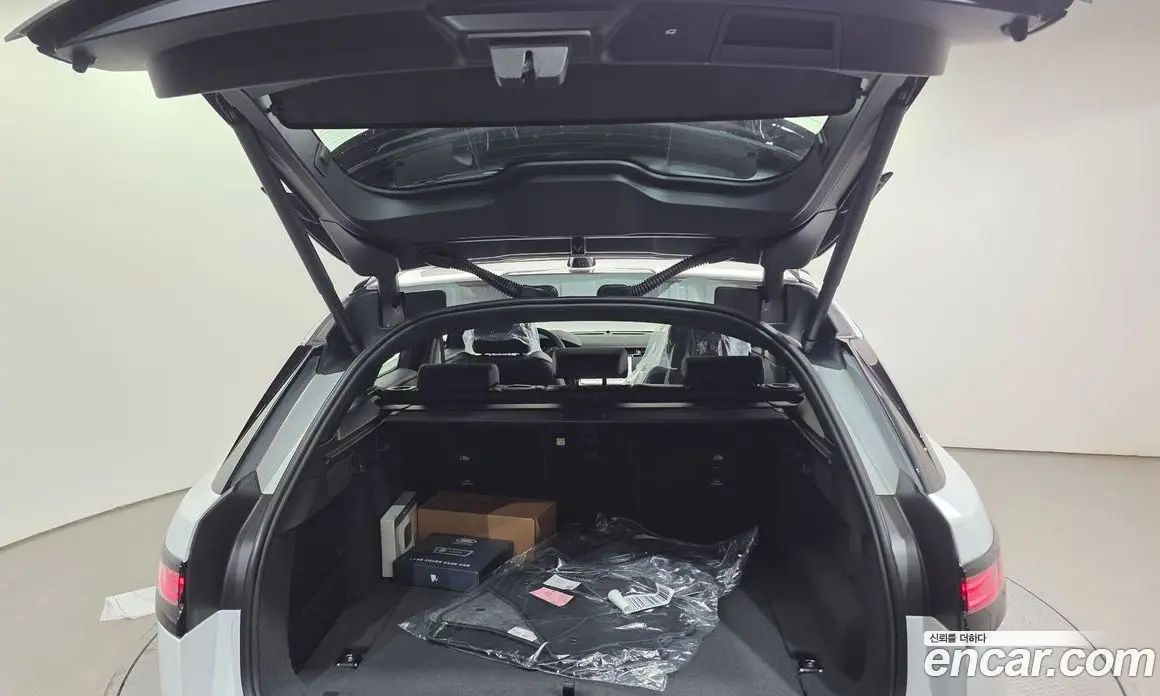 Land Rover Range Rover Velar 2026 2.0 автомат (гидро), фото 30