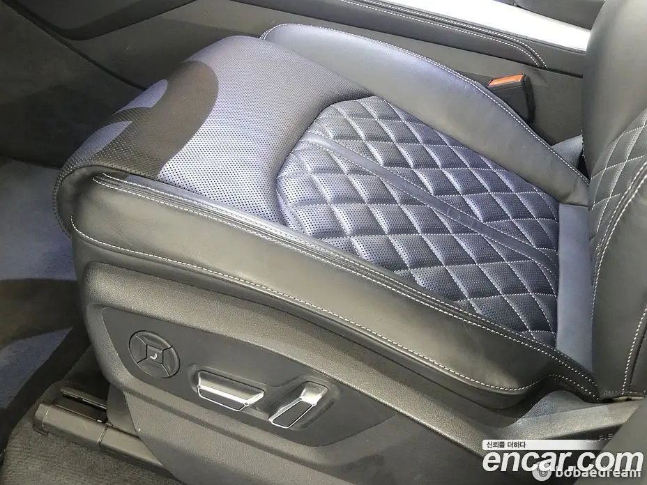 Audi Q7 2023 3.0 автомат (гидро), фото 13