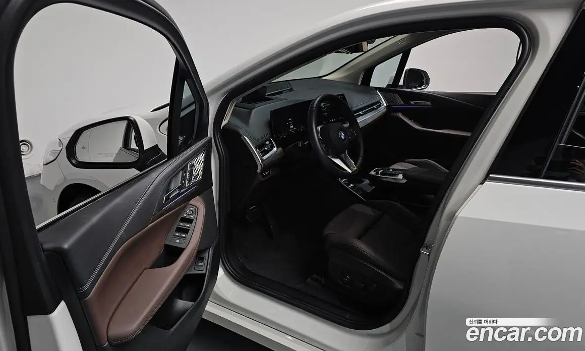 BMW 2 серия 2024 2.0 автомат (гидро), фото 12