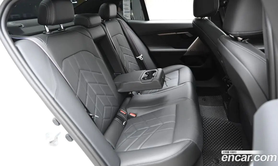 BMW 5 серия 2024 2.0 автомат (гидро), фото 12